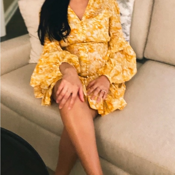 Rebecca Vallance Dresses & Skirts - Rebecca Vallance Yellow Floral Long Sleeve Dress